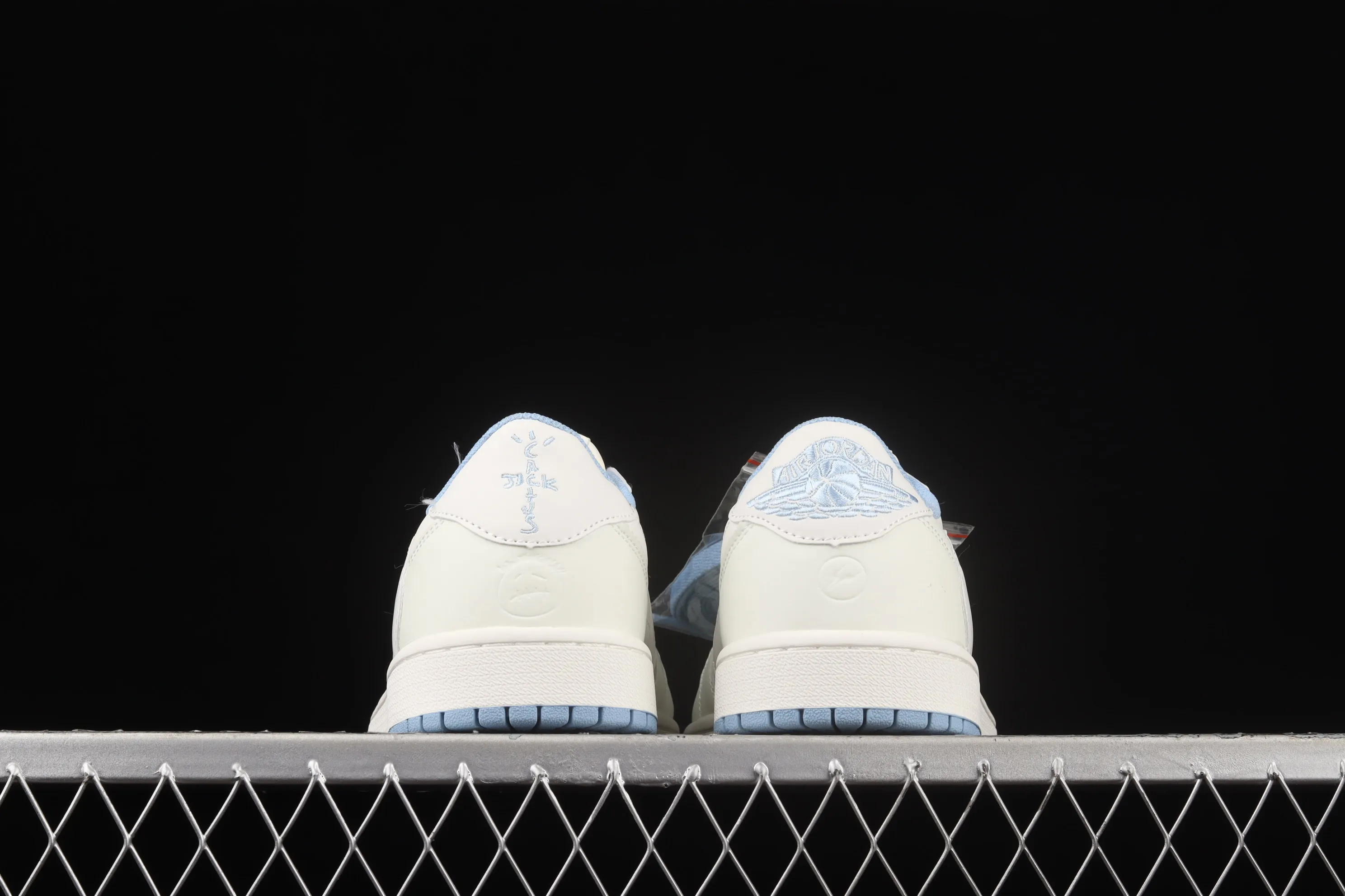 All categories Air Jordan Jordan series basketball shoes Air Jordan 1 Low cost-effective version Travis Scott x Air Jordan 1 Low AJ1 Joe 1 beige lightning undercut low top DM7866-148